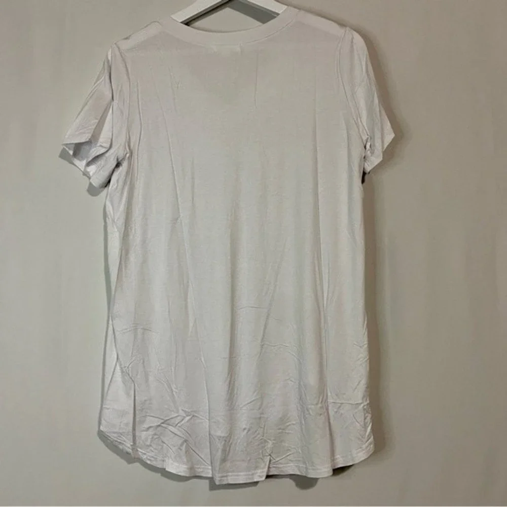 Amaryllis Women’s Short Sleeve V Neck Tee Shirt White NWOT - Picture 8 of 8